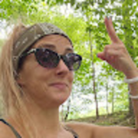 Meet your Posher, Sarah - Picture 1 of 1